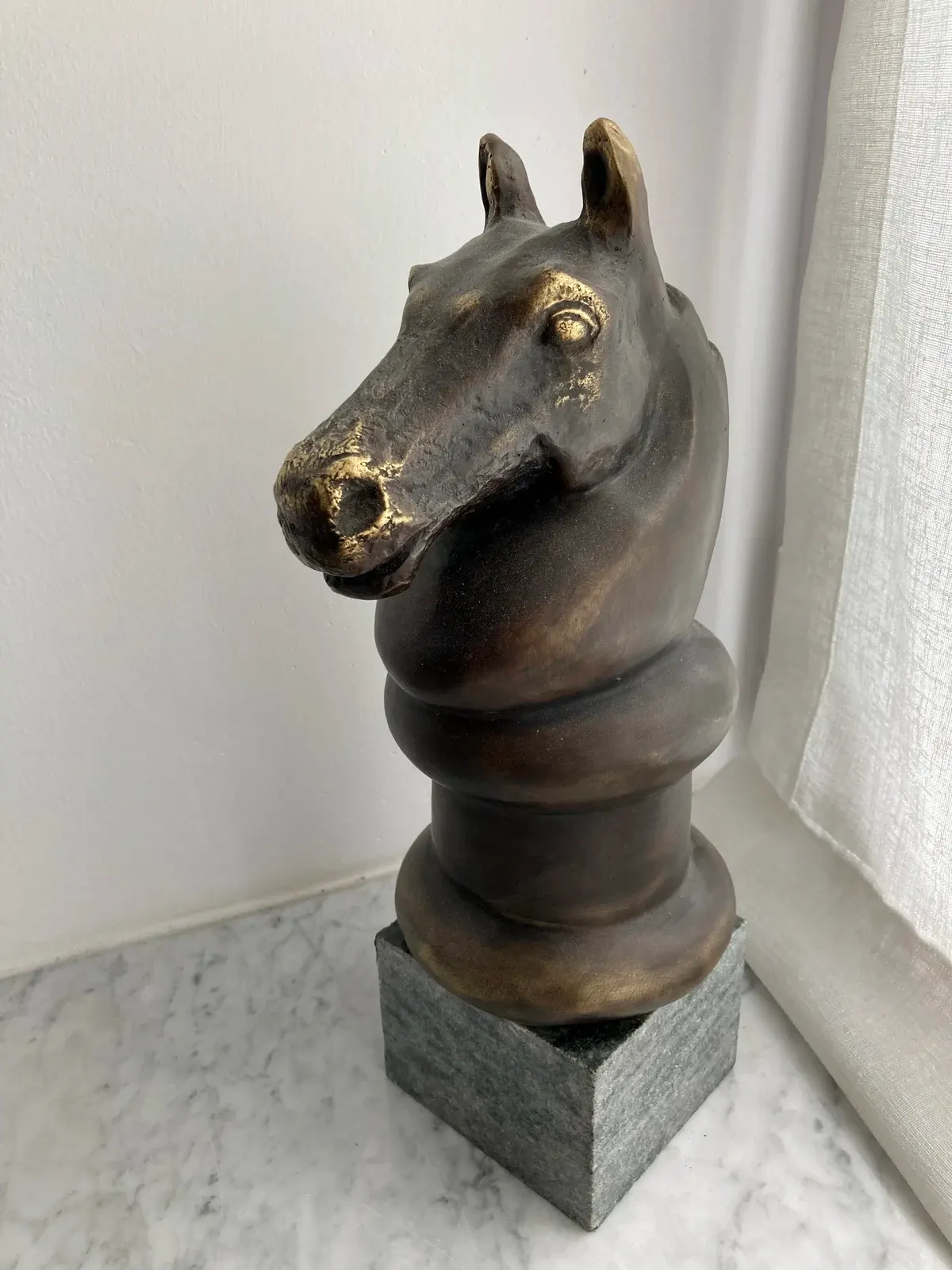 «Konik» (1990), bronzo — opera di Antonina Wysocka-Jonczak