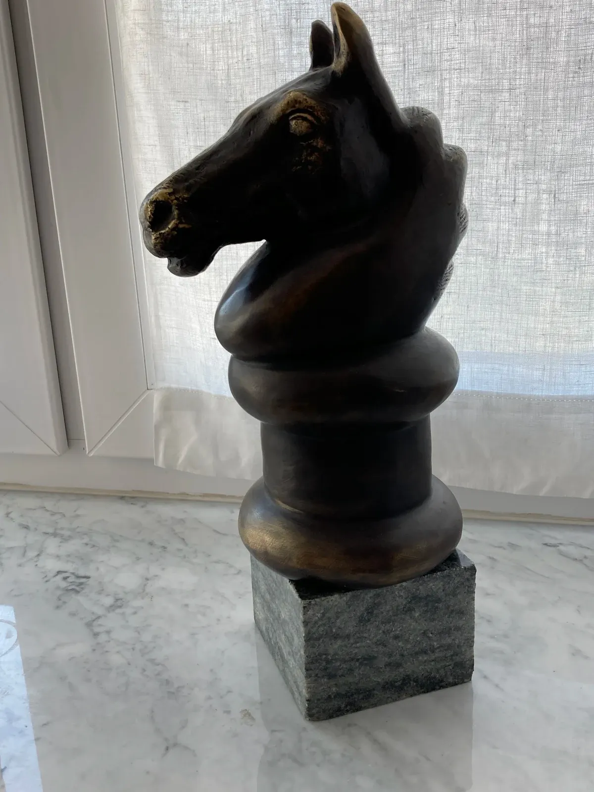 «Konik» (1990), bronzo — opera di Antonina Wysocka-Jonczak