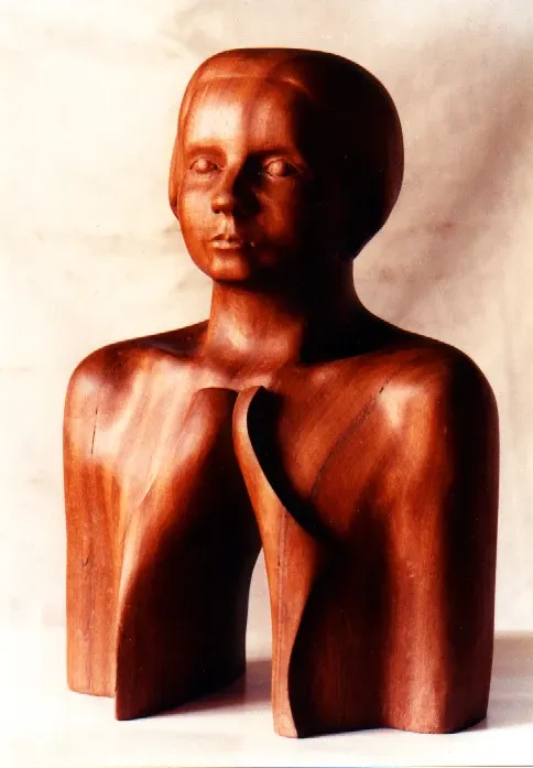 «Rozdarty» (1981–84), mogano — opera di Antonina Wysocka-Jonczak