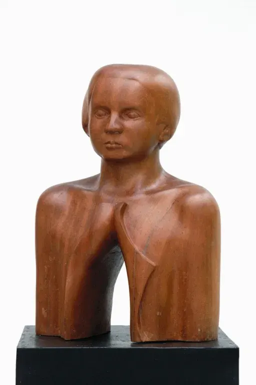 Rozdarty — L’opera su plinto nero, nella collezione del Centrum Rzeźby Polskiej di Orońsko, che la registra come «Rozdarty», 1984.