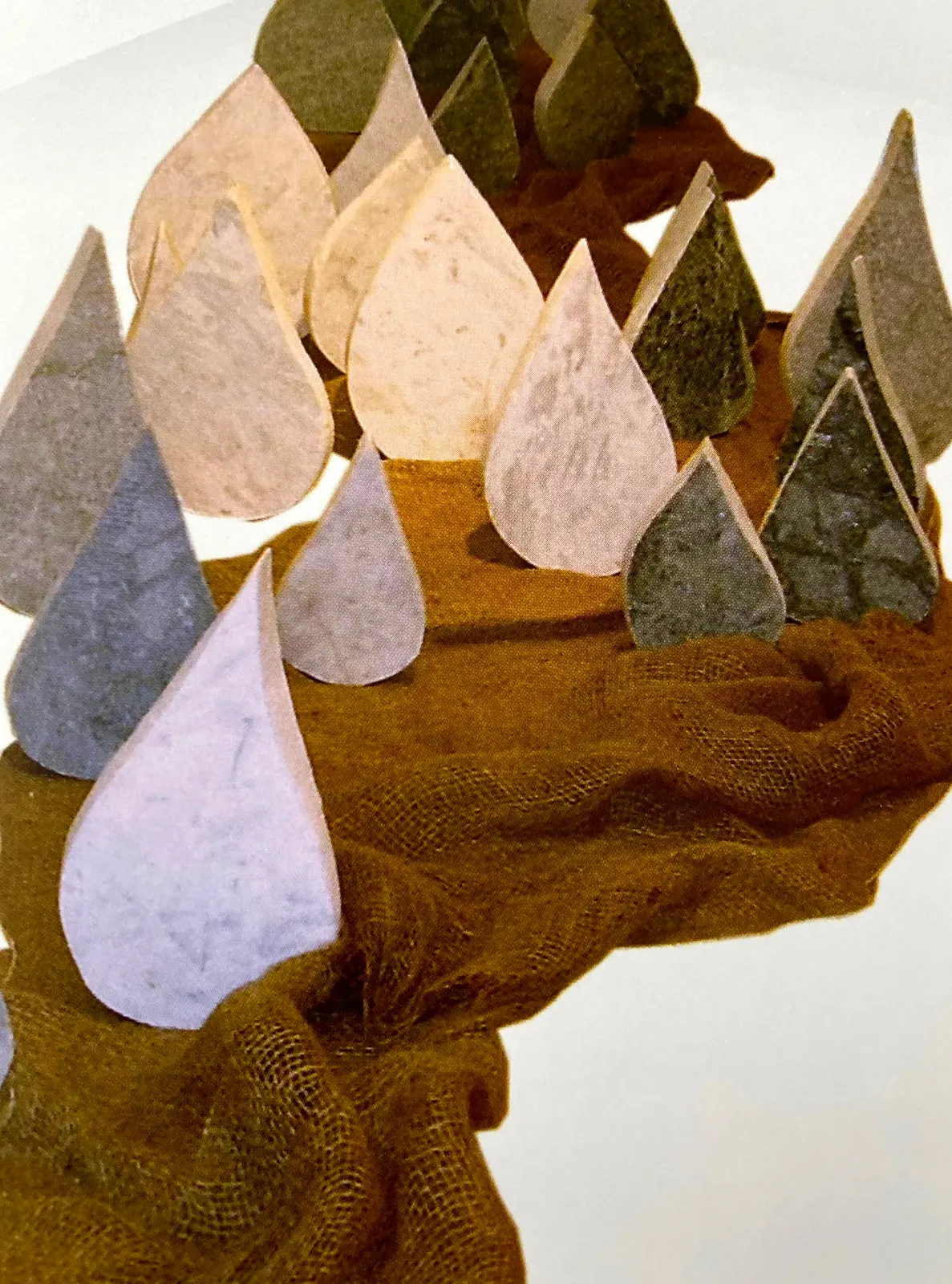 «Droga» (1996), marmo — opera di Antonina Wysocka-Jonczak