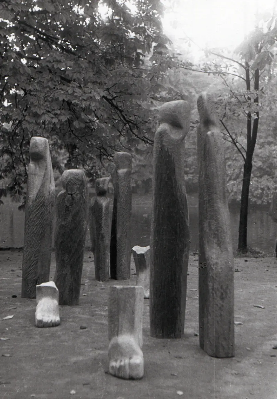 «Wygnanie» (1968), mogano, olmo — opera di Antonina Wysocka-Jonczak