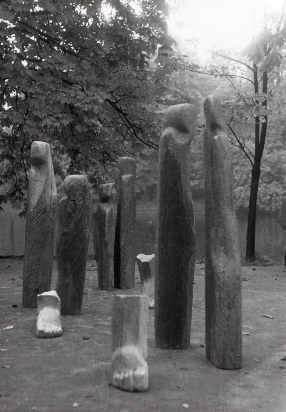 «Wygnanie» (1968), mogano, olmo — opera di Antonina Wysocka-Jonczak