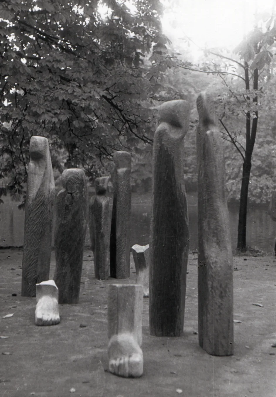 «Wygnanie» (1968), mogano, olmo — opera di Antonina Wysocka-Jonczak