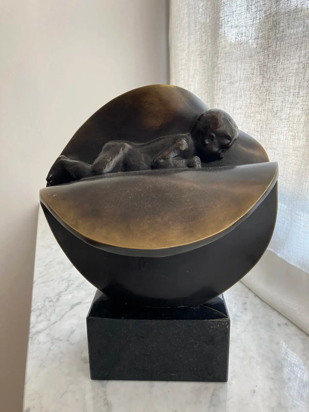 «Narodziny» (1986), bronzo — opera di Antonina Wysocka-Jonczak