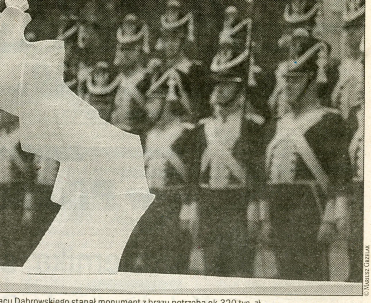 «Pomnik Hymnu Narodowego» (1999), bronzo (progetto); basamento in granito — opera di Antonina Wysocka-Jonczak