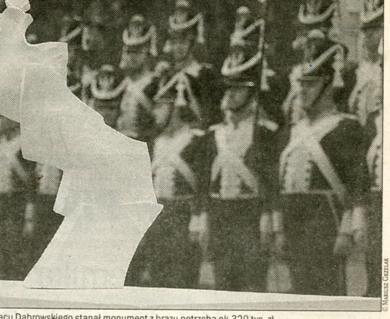 «Pomnik Hymnu Narodowego» (1999), bronzo (progetto); basamento in granito — opera di Antonina Wysocka-Jonczak