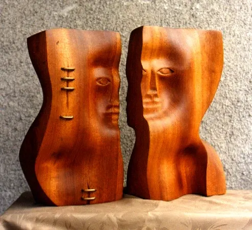 «Kolejne odbicia» (1989), mogano — opera di Antonina Wysocka-Jonczak