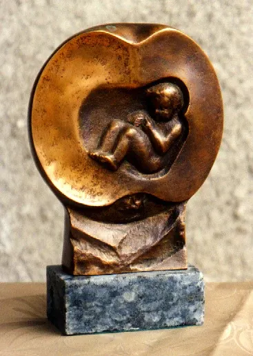 «Dziecko» (1982), bronzo — opera di Antonina Wysocka-Jonczak