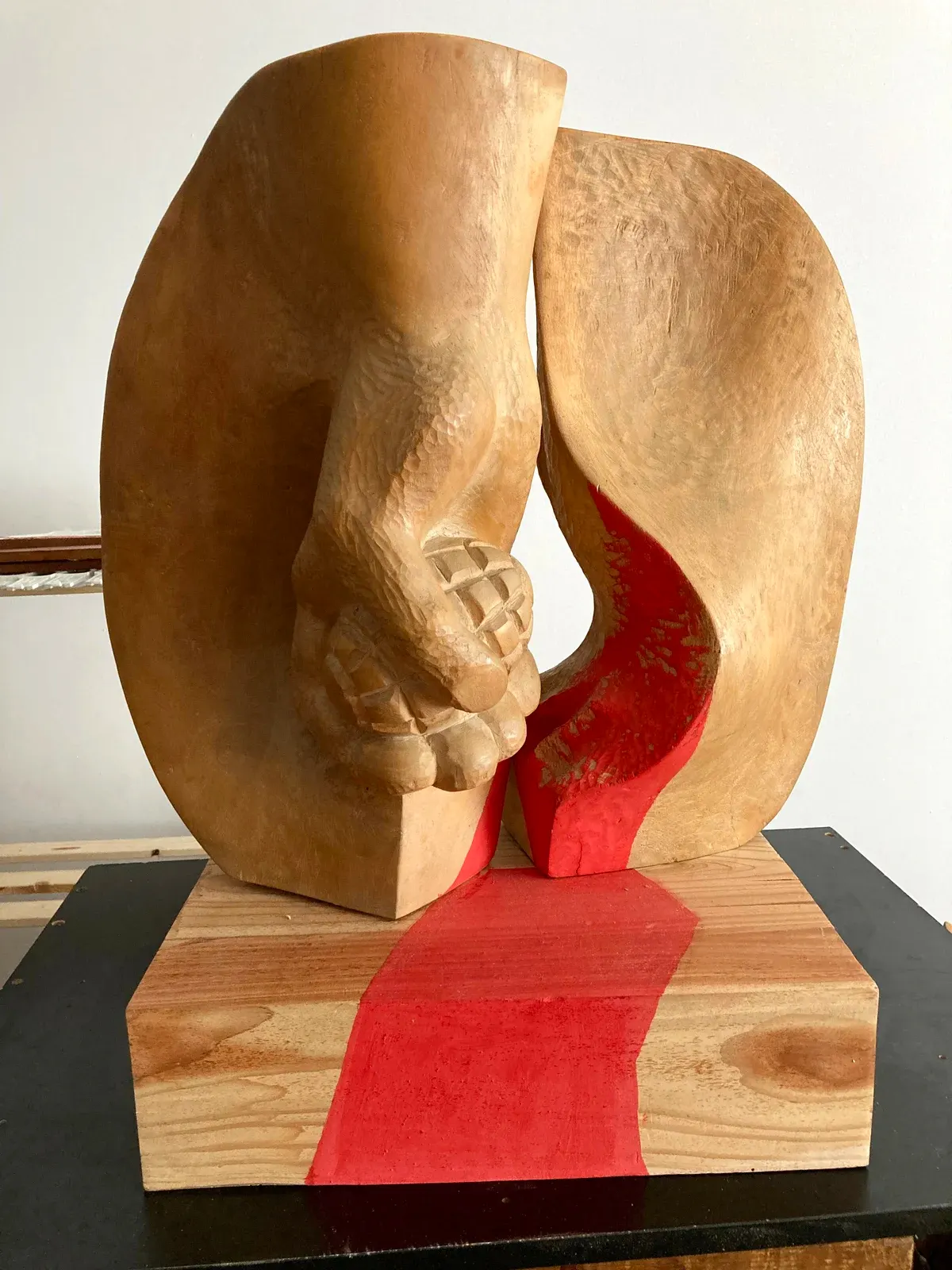 «Granat» (1998), acero — opera di Antonina Wysocka-Jonczak