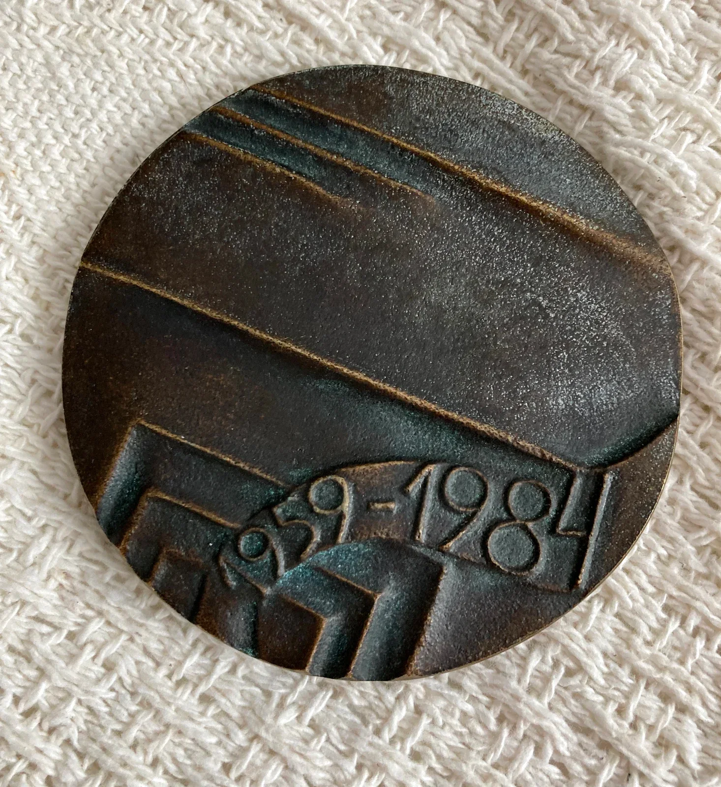«Medal 25 lat TPSP» (1984), bronzo — opera di Antonina Wysocka-Jonczak