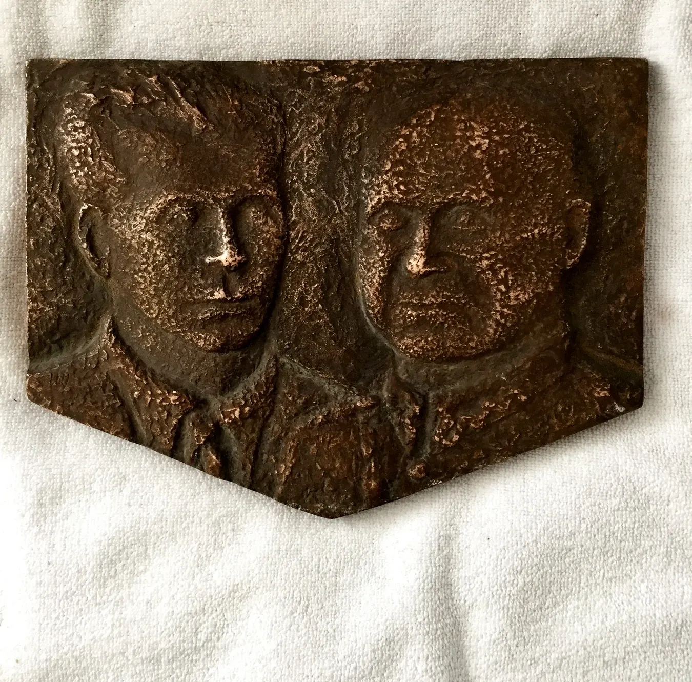«Plakieta Żwirki i Wigury», bronzo — opera di Antonina Wysocka-Jonczak