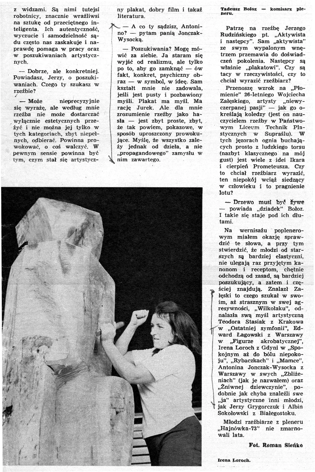 Ritaglio di giornale: Antonina che scolpisce un grande tronco al plein air di Hajnówka, 1973, con un’intervista.