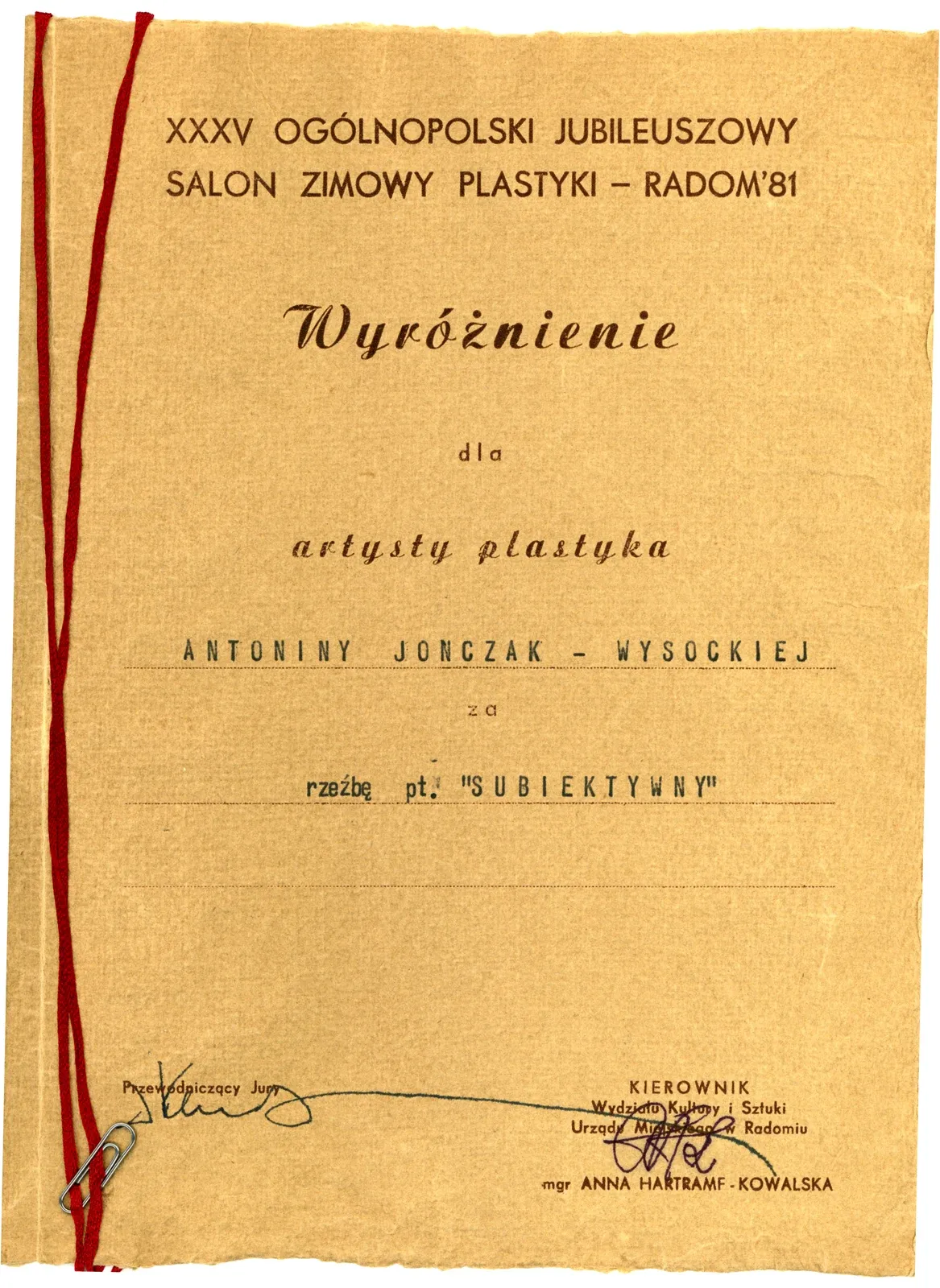 Attestato di menzione per la scultura «Subiektywny» al Salon Zimowy di Radom, 1981, su carta ambrata con nastro rosso.