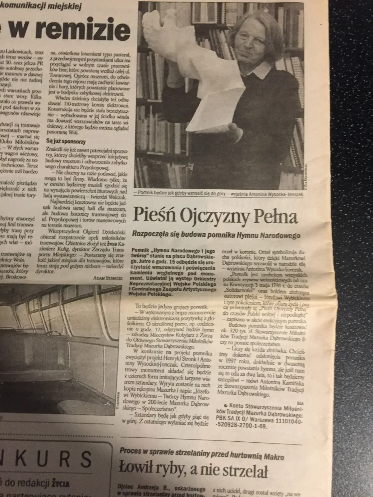 Ritaglio di giornale: «Pieśń Ojczyzny Pełna», quotidiano polacco, 1996.